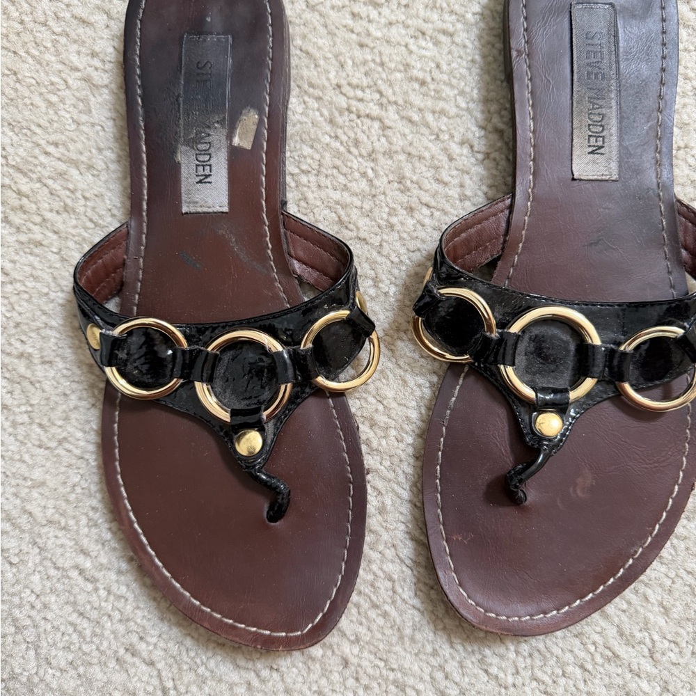 Steve Madden Black and Gold Ring Detail Sandals